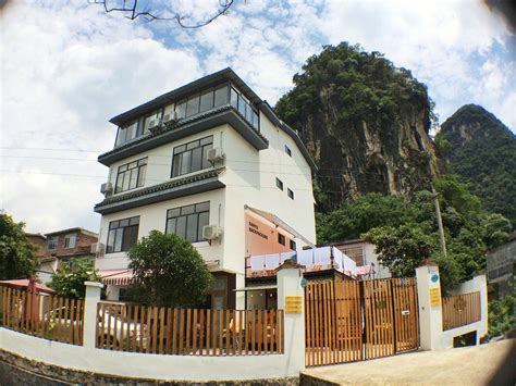 Yangshuo Wada Hostel by Yulong River .